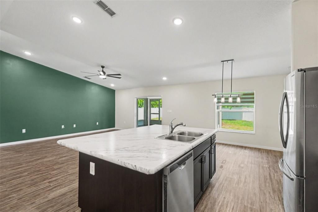 For Sale: $349,900 (3 beds, 2 baths, 1786 Square Feet)