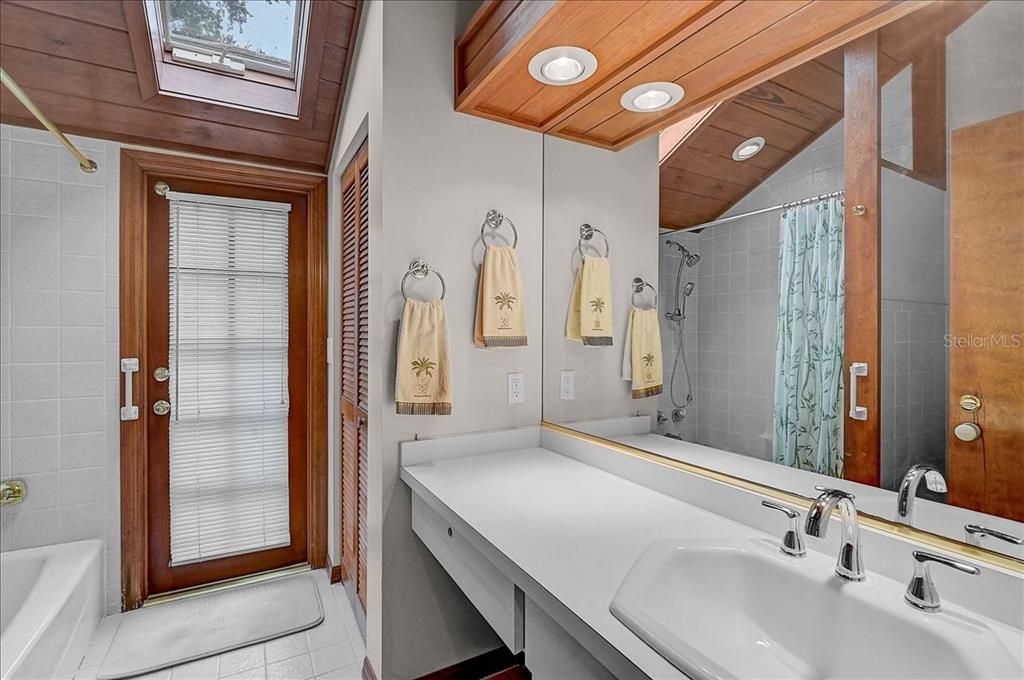 На продажу: $575,000 (3 спален, 1 ванн, 1719 Квадратных фут)