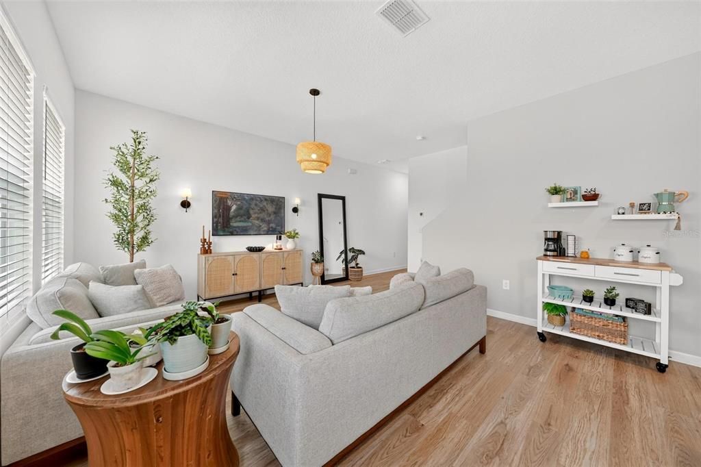 For Sale: $329,000 (3 beds, 2 baths, 1676 Square Feet)