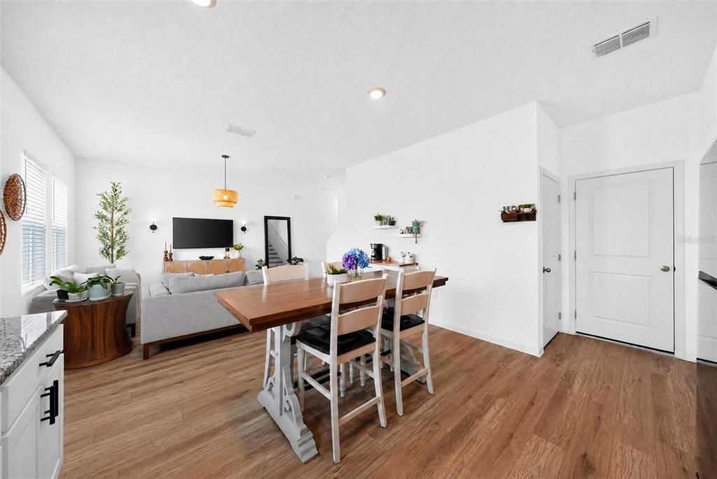 For Sale: $329,000 (3 beds, 2 baths, 1676 Square Feet)