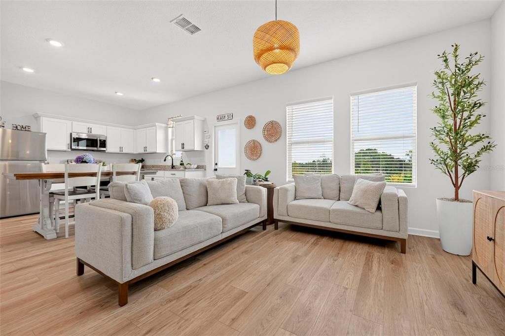 For Sale: $329,000 (3 beds, 2 baths, 1676 Square Feet)