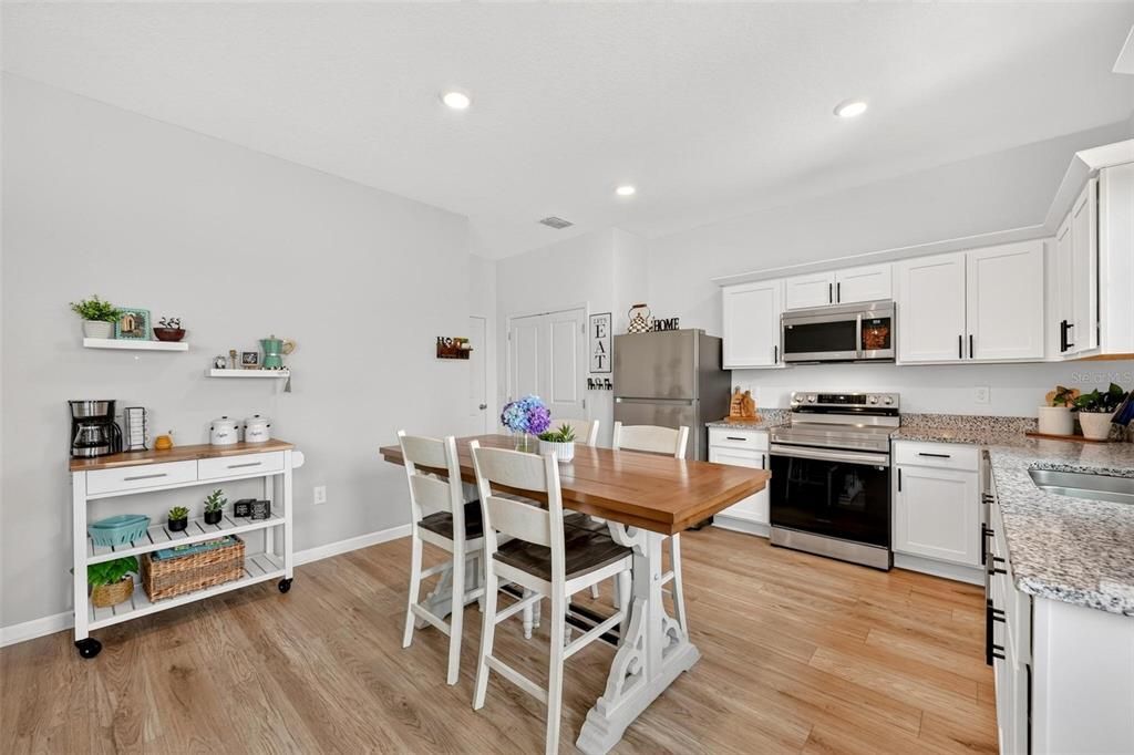 For Sale: $329,000 (3 beds, 2 baths, 1676 Square Feet)