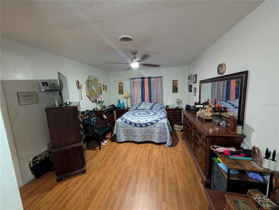 На продажу: $359,900 (3 спален, 2 ванн, 1134 Квадратных фут)