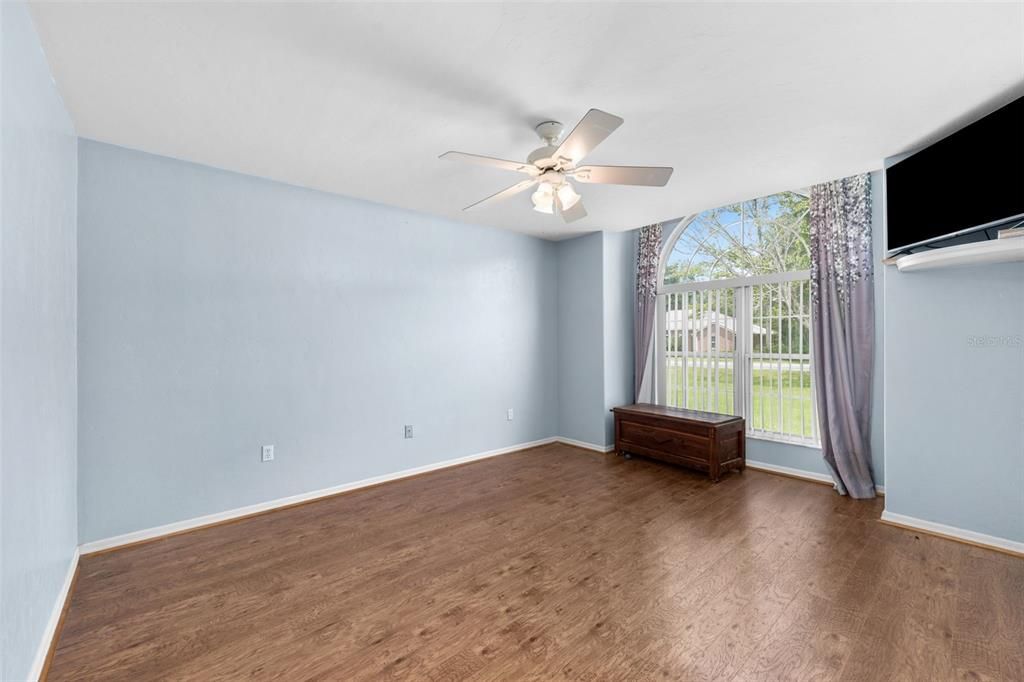 For Sale: $345,000 (3 beds, 2 baths, 1364 Square Feet)