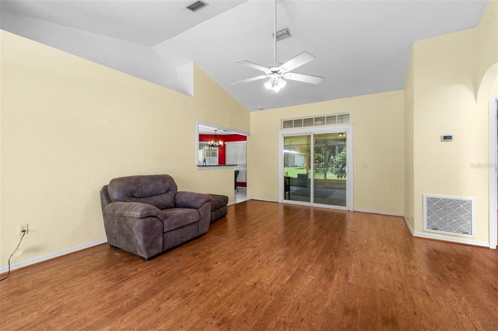 For Sale: $345,000 (3 beds, 2 baths, 1364 Square Feet)