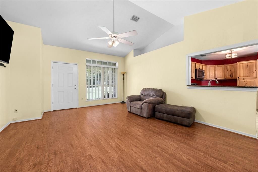 For Sale: $345,000 (3 beds, 2 baths, 1364 Square Feet)
