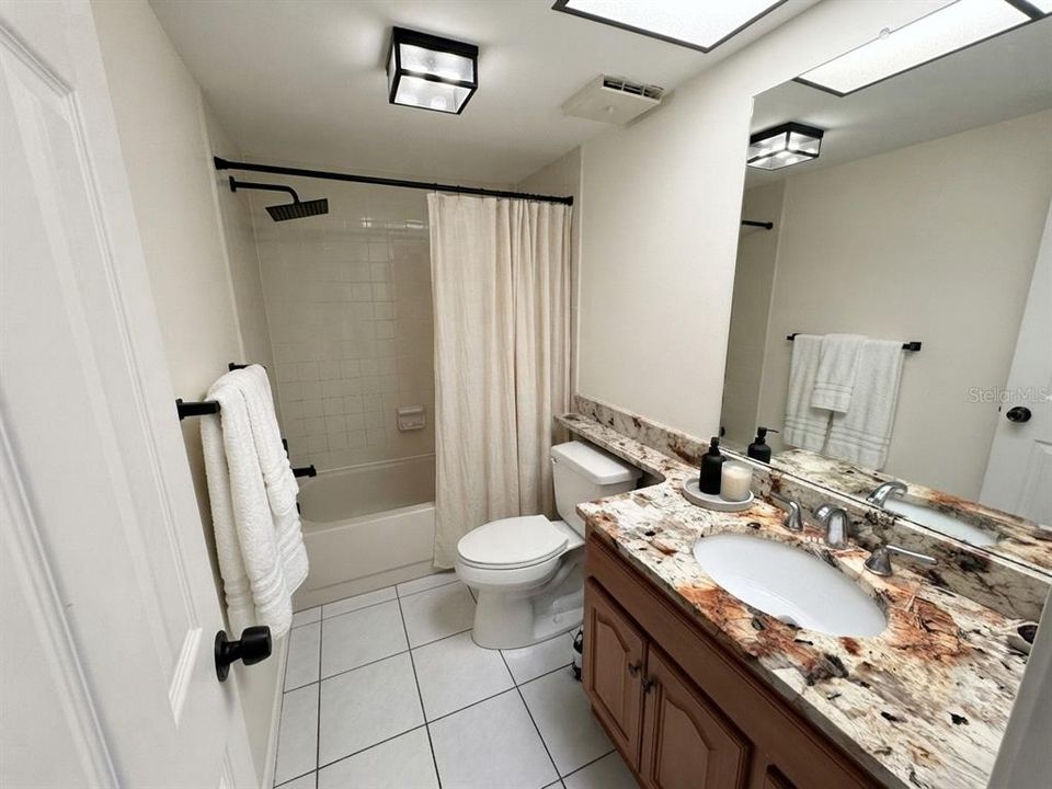 En Venta: $229,000 (2 camas, 2 baños, 1025 Pies cuadrados)