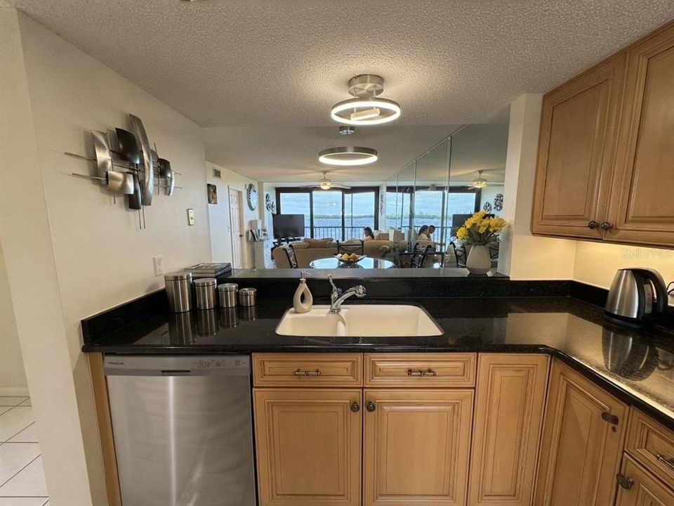 En Venta: $229,000 (2 camas, 2 baños, 1025 Pies cuadrados)