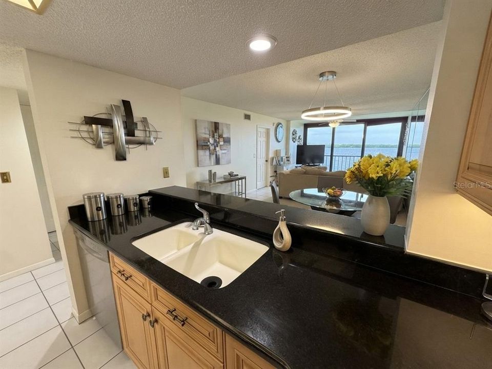 En Venta: $229,000 (2 camas, 2 baños, 1025 Pies cuadrados)