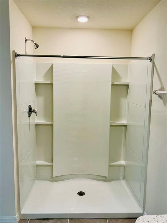 En Renta: $2,400 (4 camas, 2 baños, 2238 Pies cuadrados)