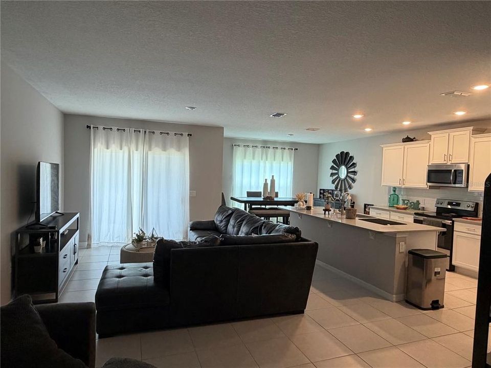 На продажу: $319,990 (3 спален, 2 ванн, 2019 Квадратных фут)
