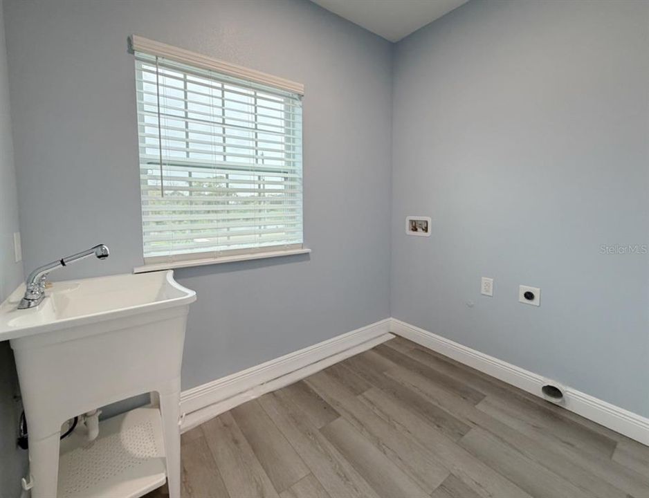 For Sale: $669,900 (3 beds, 2 baths, 1936 Square Feet)