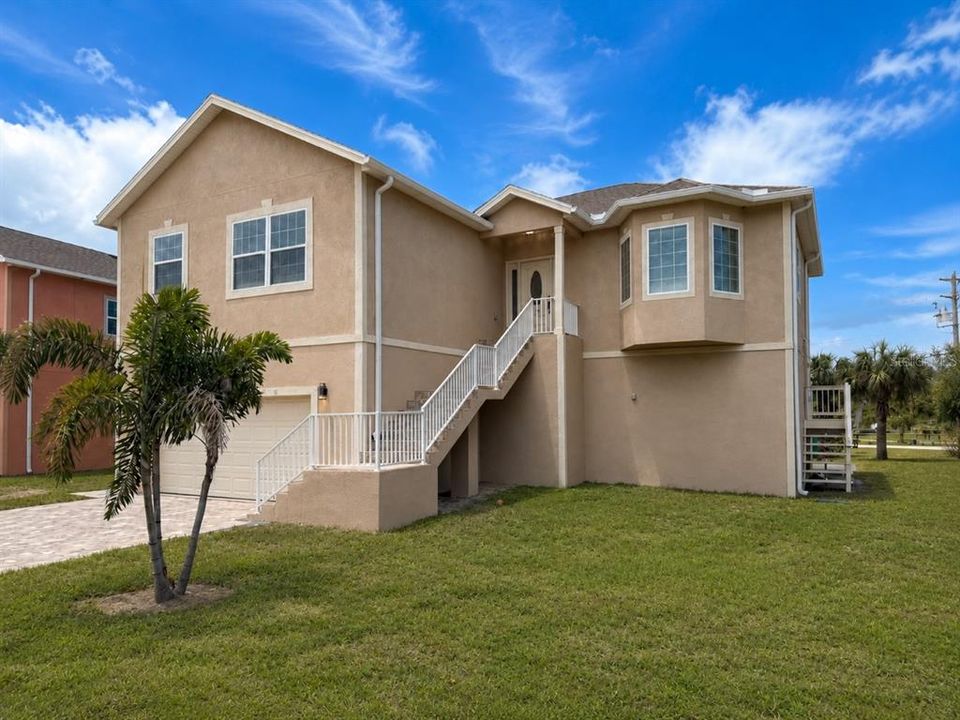 For Sale: $669,900 (3 beds, 2 baths, 1936 Square Feet)