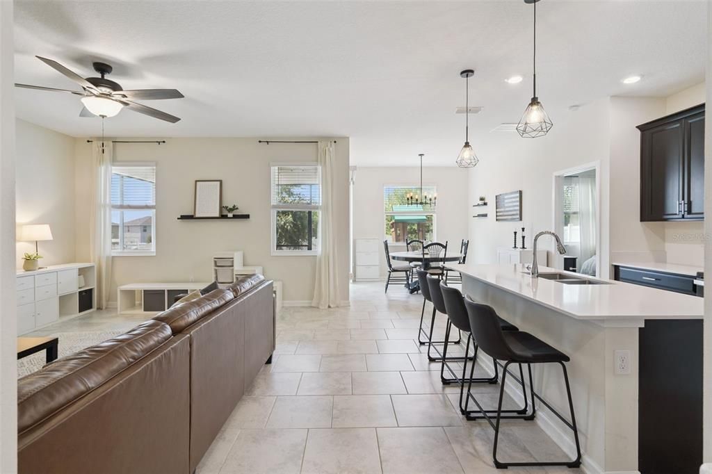 En Venta: $385,000 (3 camas, 2 baños, 1732 Pies cuadrados)