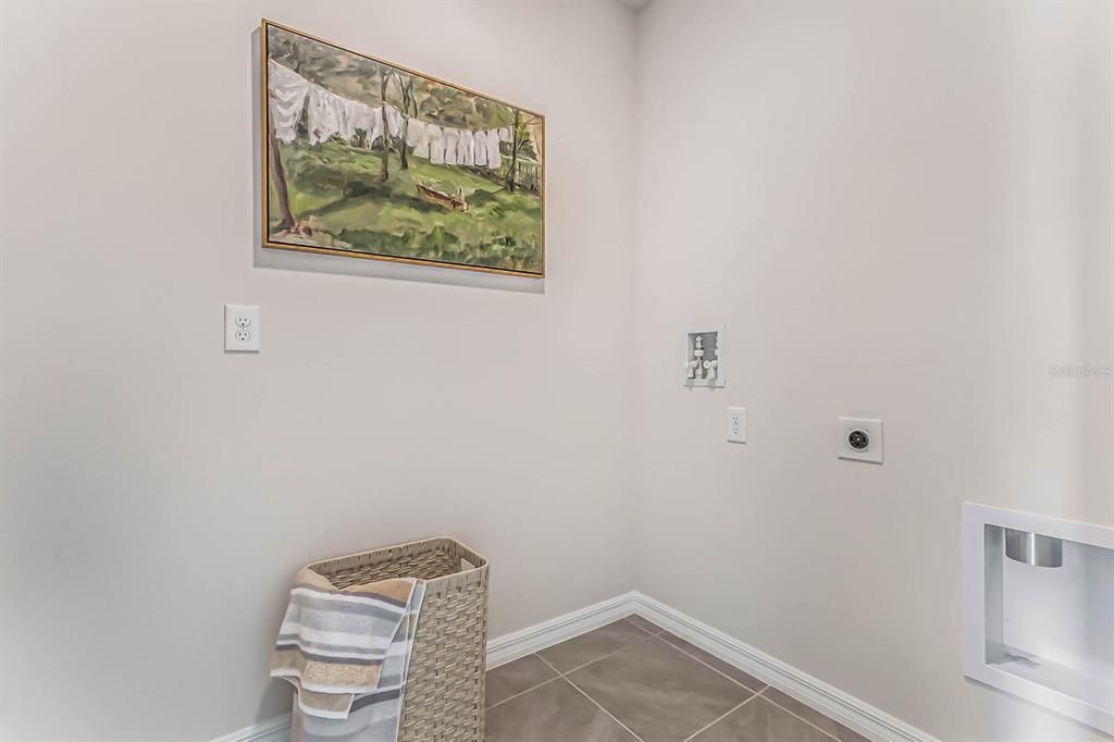 For Sale: $295,990 (4 beds, 2 baths, 1665 Square Feet)
