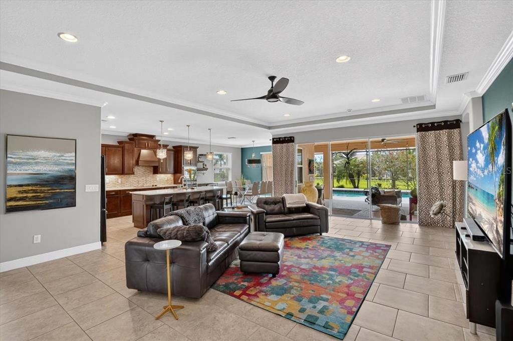 En Venta: $775,000 (3 camas, 3 baños, 2582 Pies cuadrados)