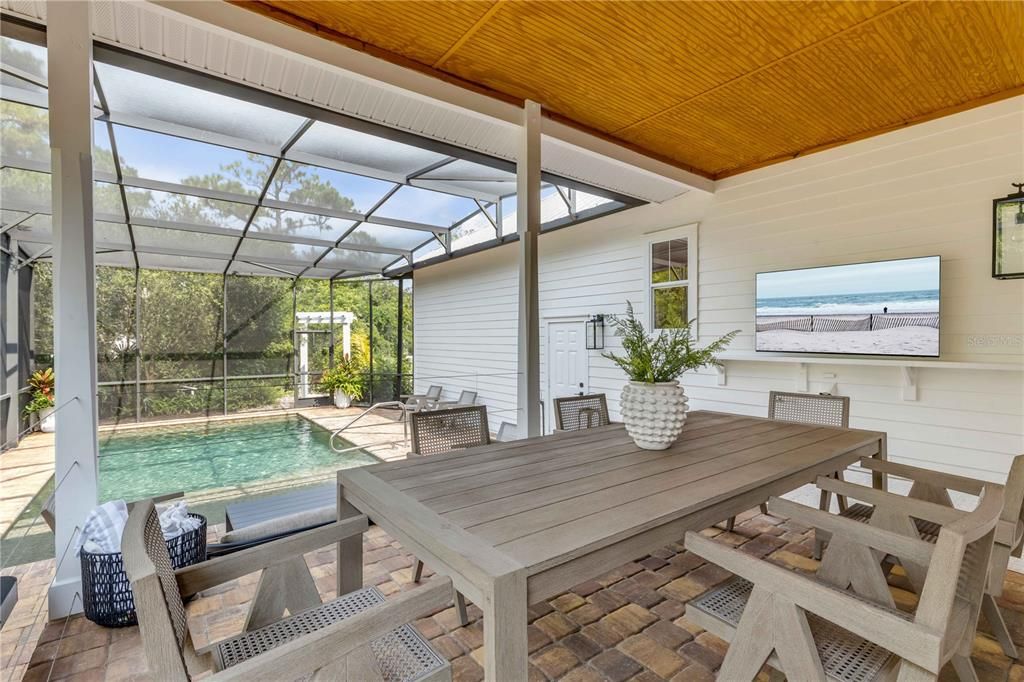 : $1,150,000 (3 beds, 2 baths, 1903 Square Feet)