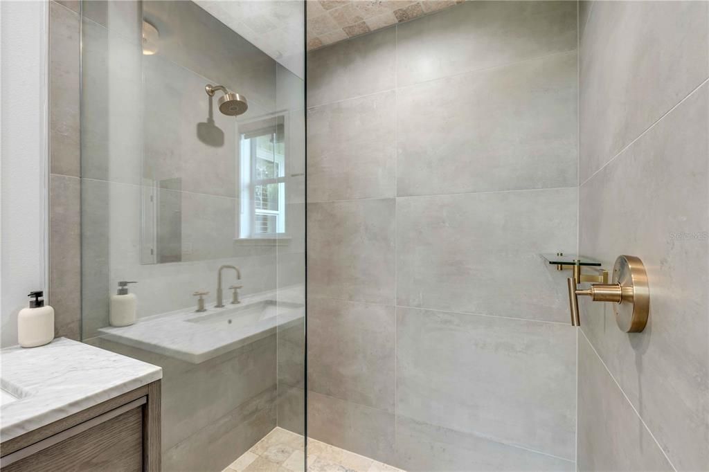 : $1,150,000 (3 beds, 2 baths, 1903 Square Feet)