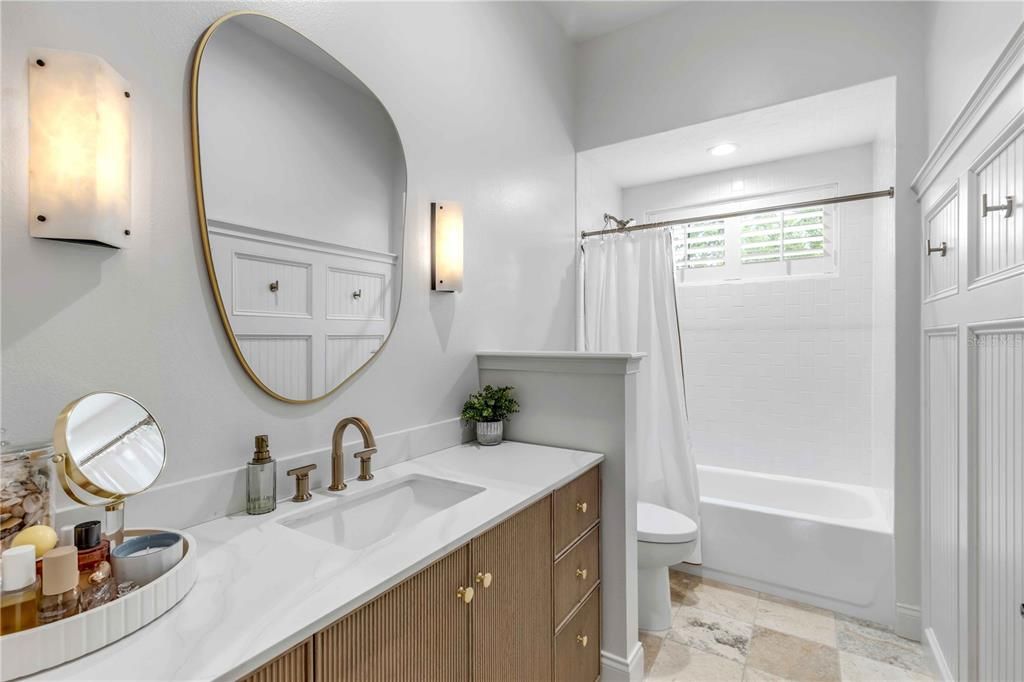 : $1,150,000 (3 beds, 2 baths, 1903 Square Feet)