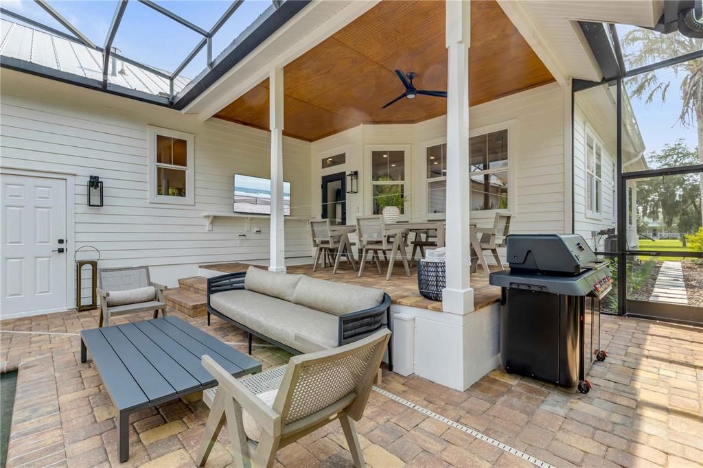 : $1,150,000 (3 beds, 2 baths, 1903 Square Feet)
