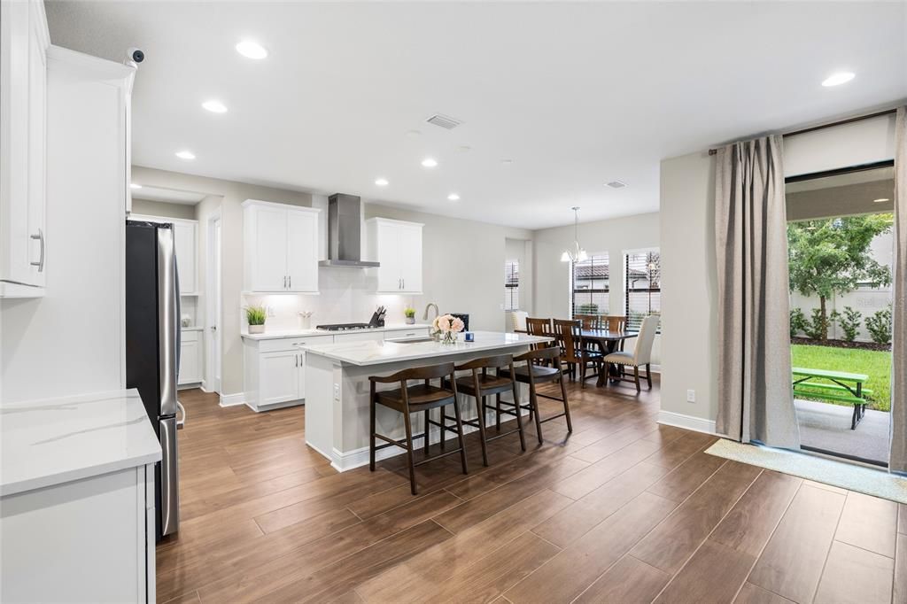 En Venta: $810,000 (4 camas, 3 baños, 3182 Pies cuadrados)