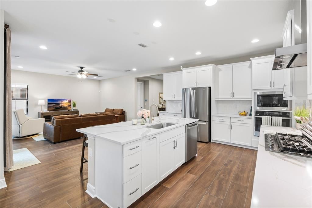 En Venta: $810,000 (4 camas, 3 baños, 3182 Pies cuadrados)