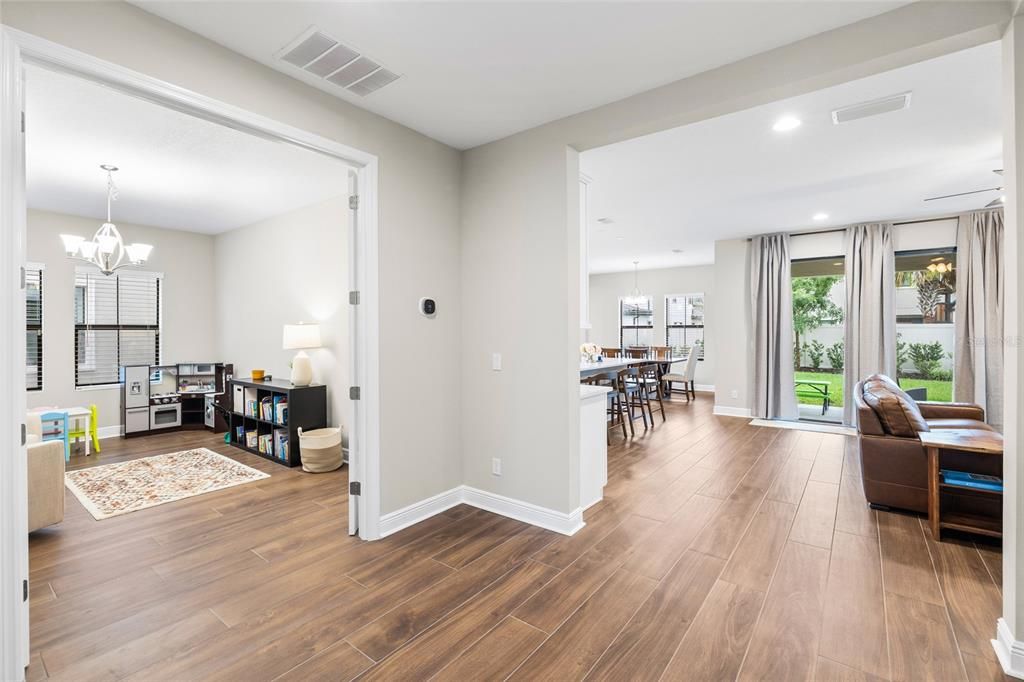 En Venta: $810,000 (4 camas, 3 baños, 3182 Pies cuadrados)