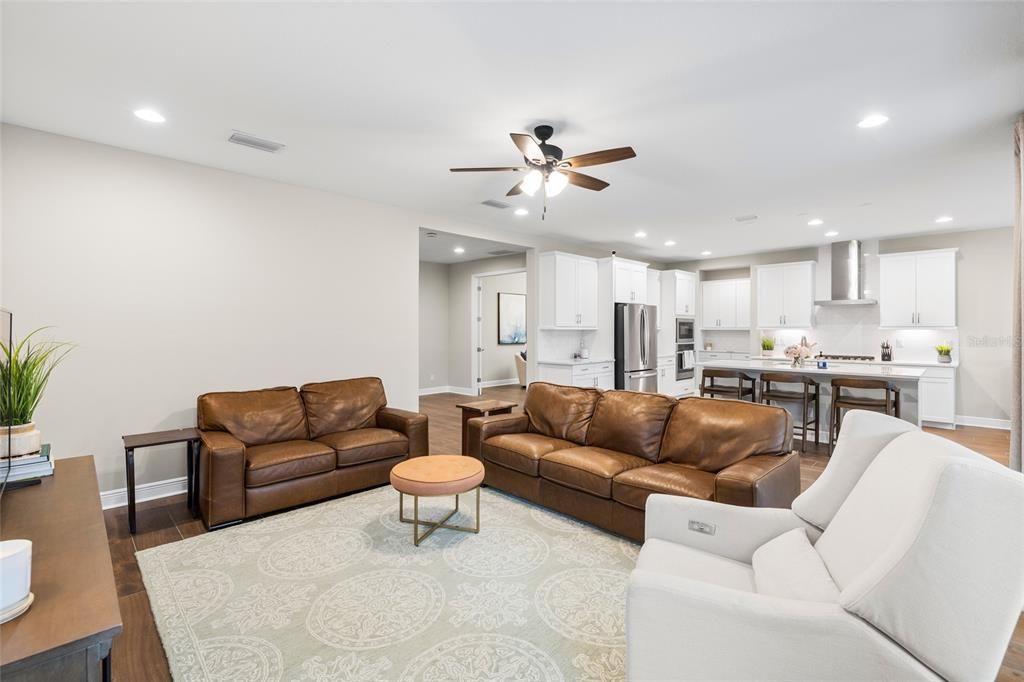 En Venta: $810,000 (4 camas, 3 baños, 3182 Pies cuadrados)