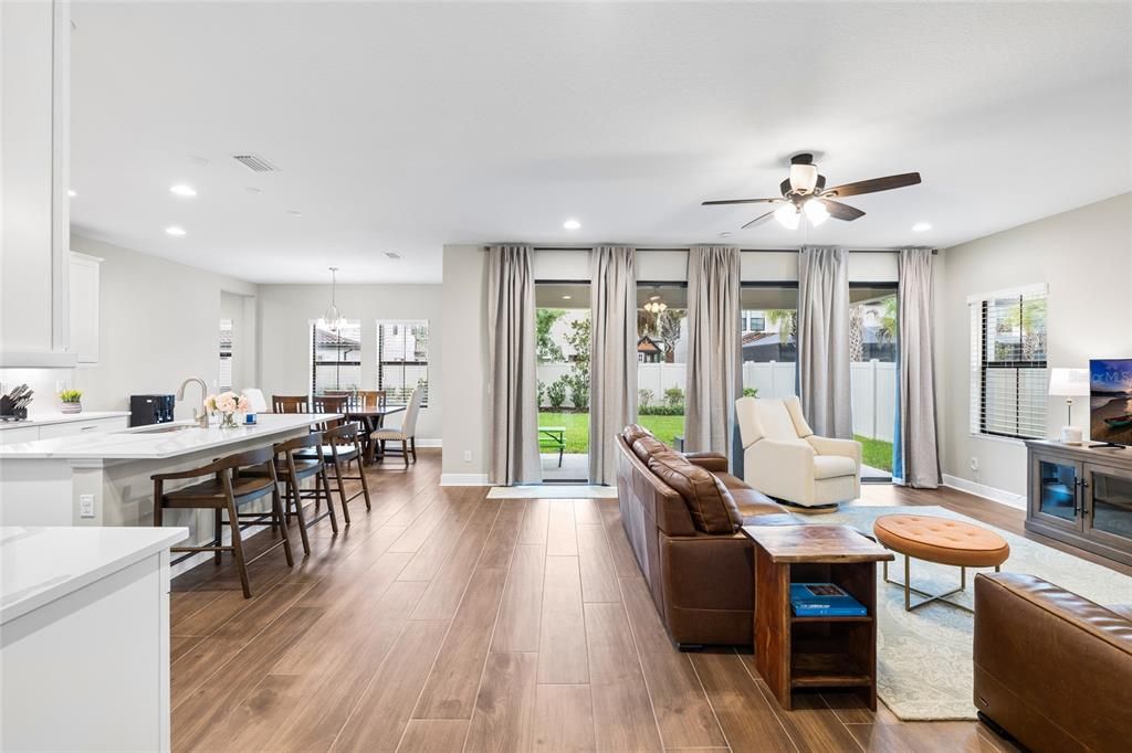 En Venta: $810,000 (4 camas, 3 baños, 3182 Pies cuadrados)