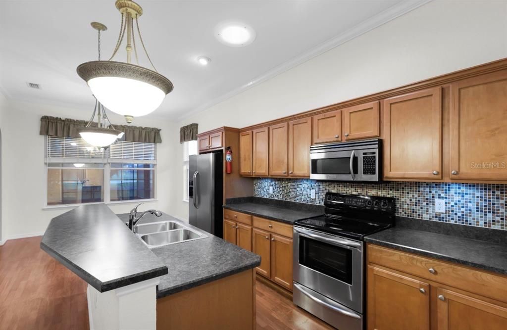 En Venta: $420,000 (3 camas, 2 baños, 2050 Pies cuadrados)