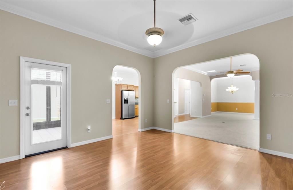 En Venta: $420,000 (3 camas, 2 baños, 2050 Pies cuadrados)