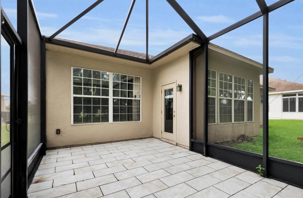 En Venta: $420,000 (3 camas, 2 baños, 2050 Pies cuadrados)
