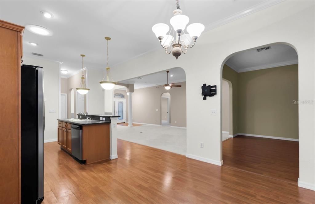 En Venta: $420,000 (3 camas, 2 baños, 2050 Pies cuadrados)