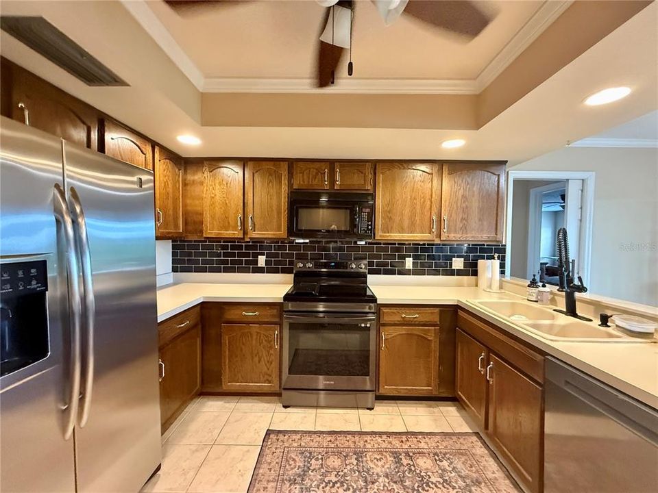 For Rent: $2,299 (2 beds, 2 baths, 2063 Square Feet)