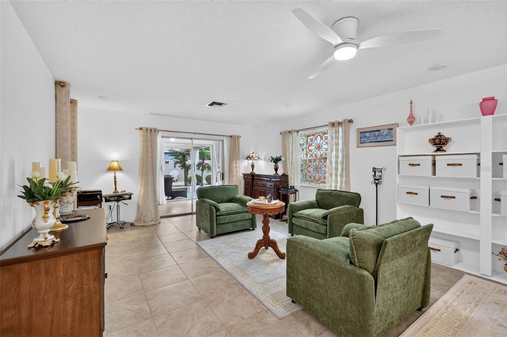 Active With Contract: $259,900 (2 beds, 2 baths, 1156 Square Feet)