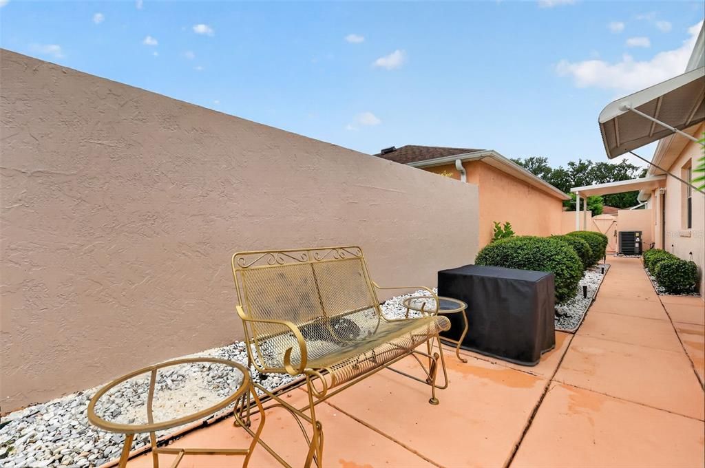 Active With Contract: $259,900 (2 beds, 2 baths, 1156 Square Feet)
