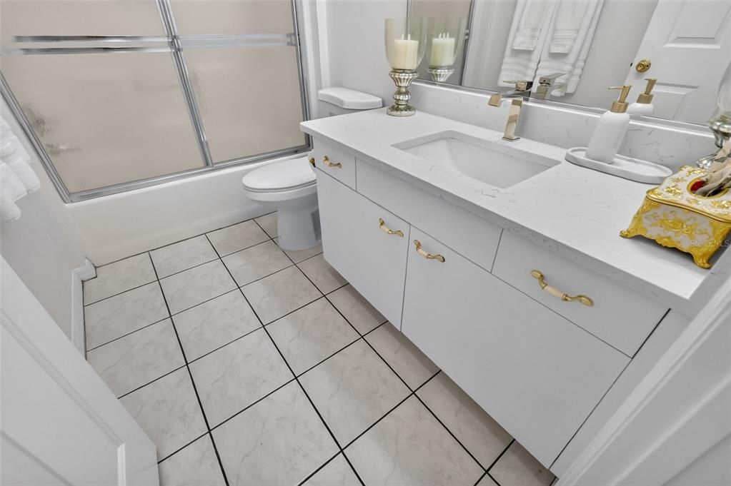 Active With Contract: $259,900 (2 beds, 2 baths, 1156 Square Feet)