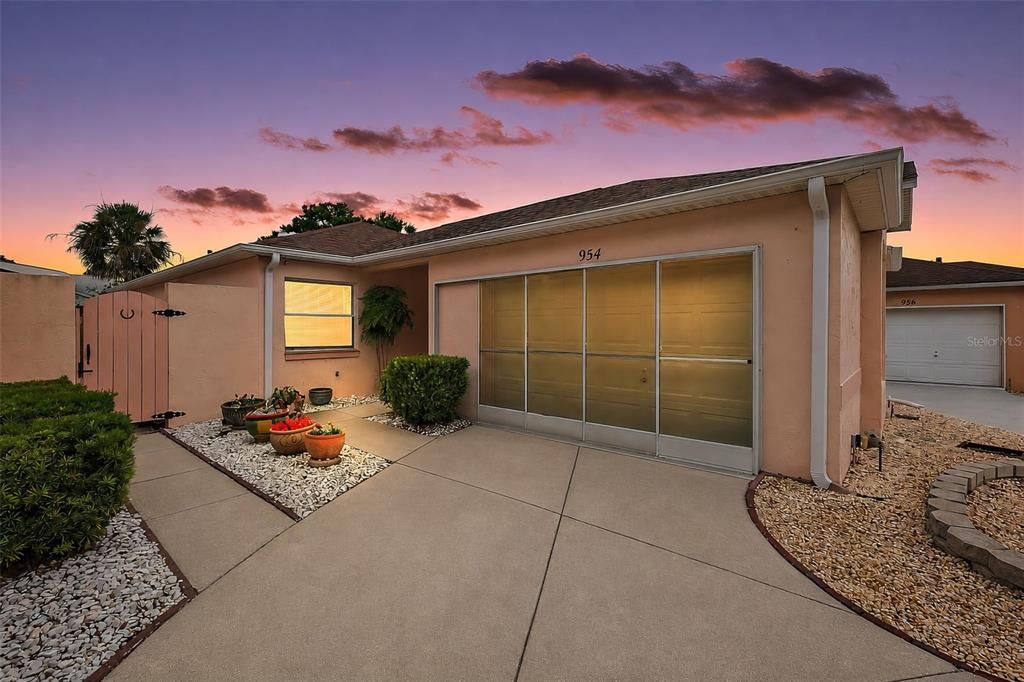 Active With Contract: $259,900 (2 beds, 2 baths, 1156 Square Feet)