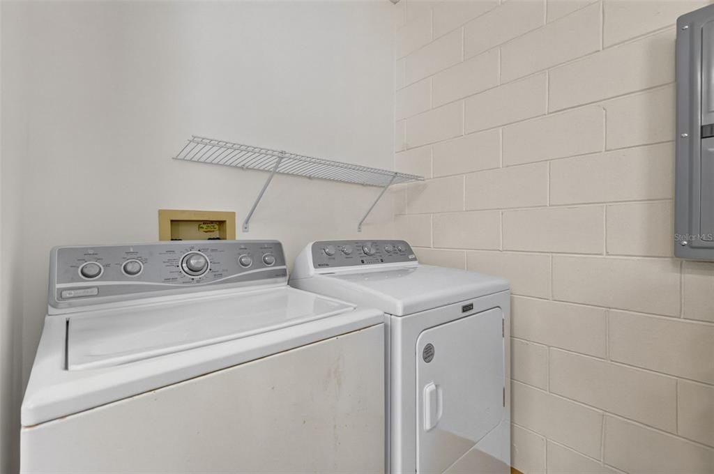 Active With Contract: $259,900 (2 beds, 2 baths, 1156 Square Feet)