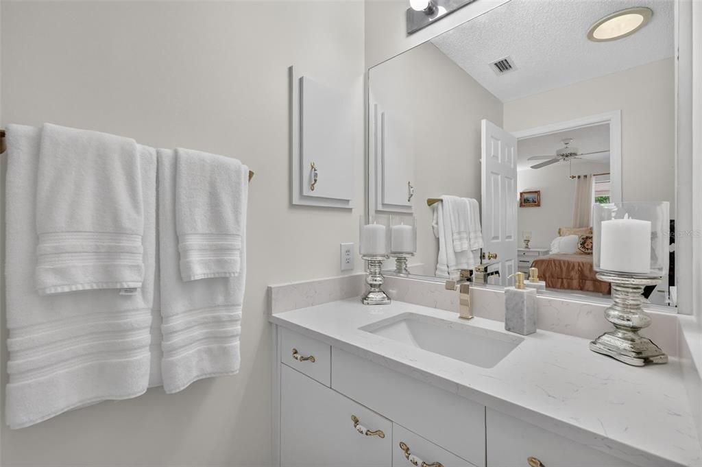 Active With Contract: $259,900 (2 beds, 2 baths, 1156 Square Feet)