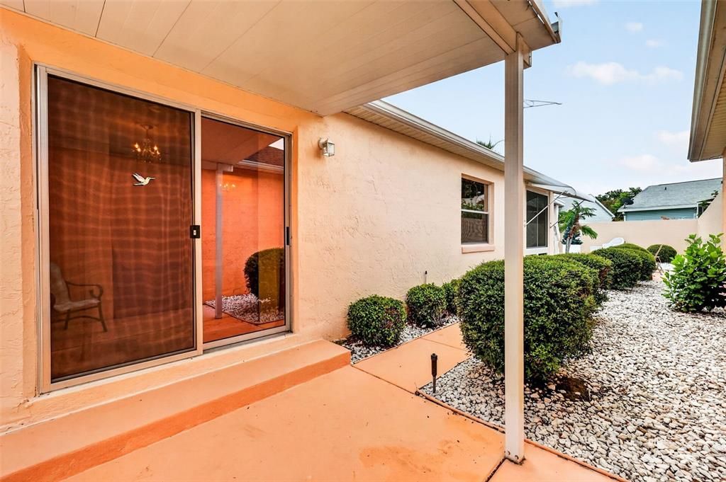 Active With Contract: $259,900 (2 beds, 2 baths, 1156 Square Feet)