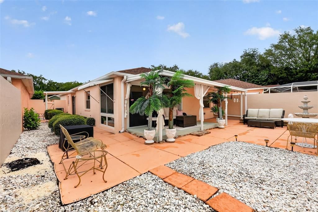 Active With Contract: $259,900 (2 beds, 2 baths, 1156 Square Feet)