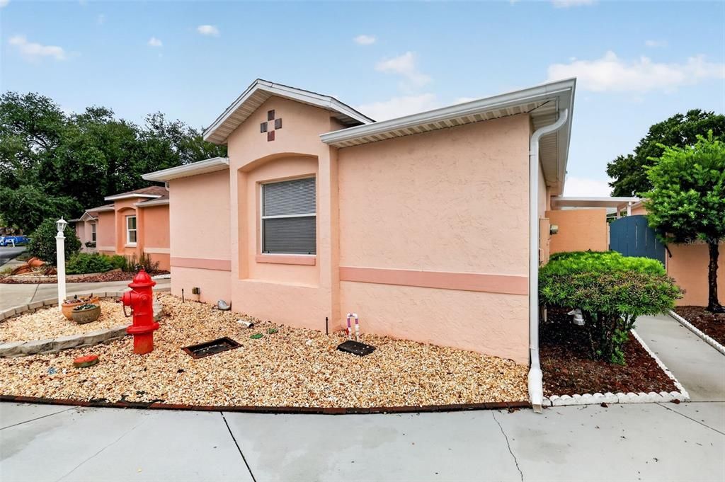 Active With Contract: $259,900 (2 beds, 2 baths, 1156 Square Feet)