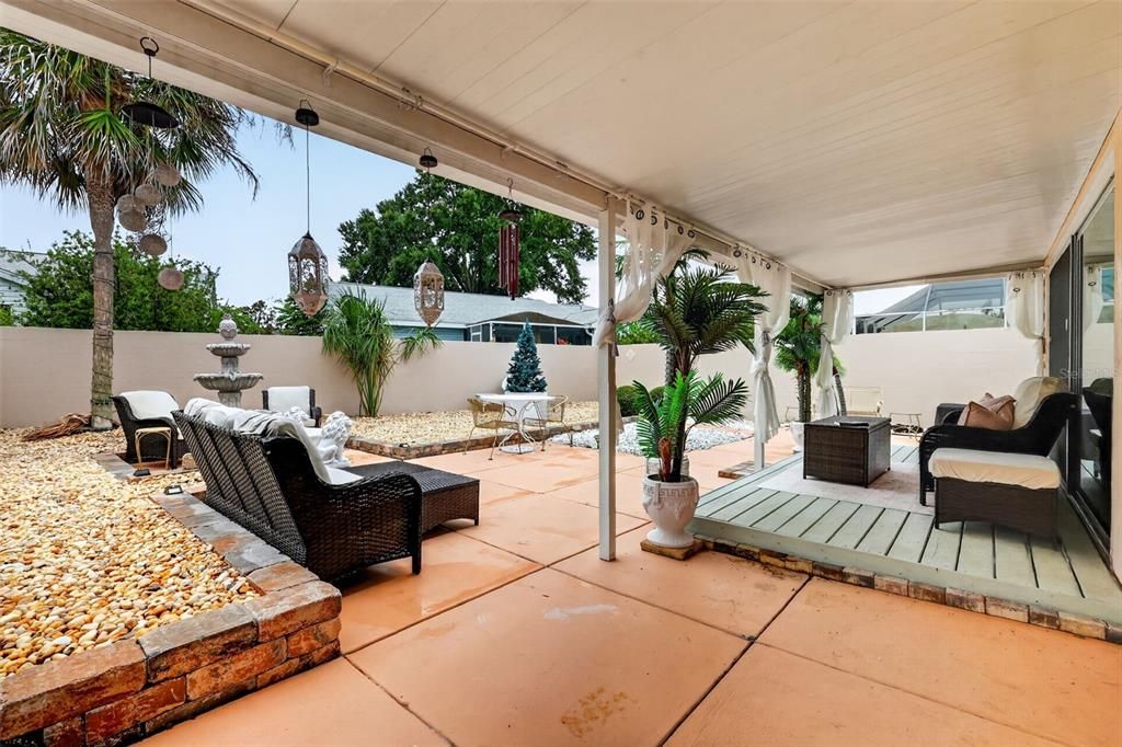 Active With Contract: $259,900 (2 beds, 2 baths, 1156 Square Feet)