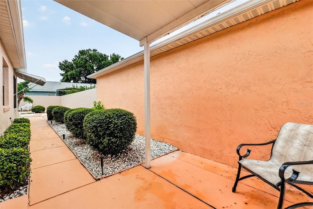Active With Contract: $259,900 (2 beds, 2 baths, 1156 Square Feet)