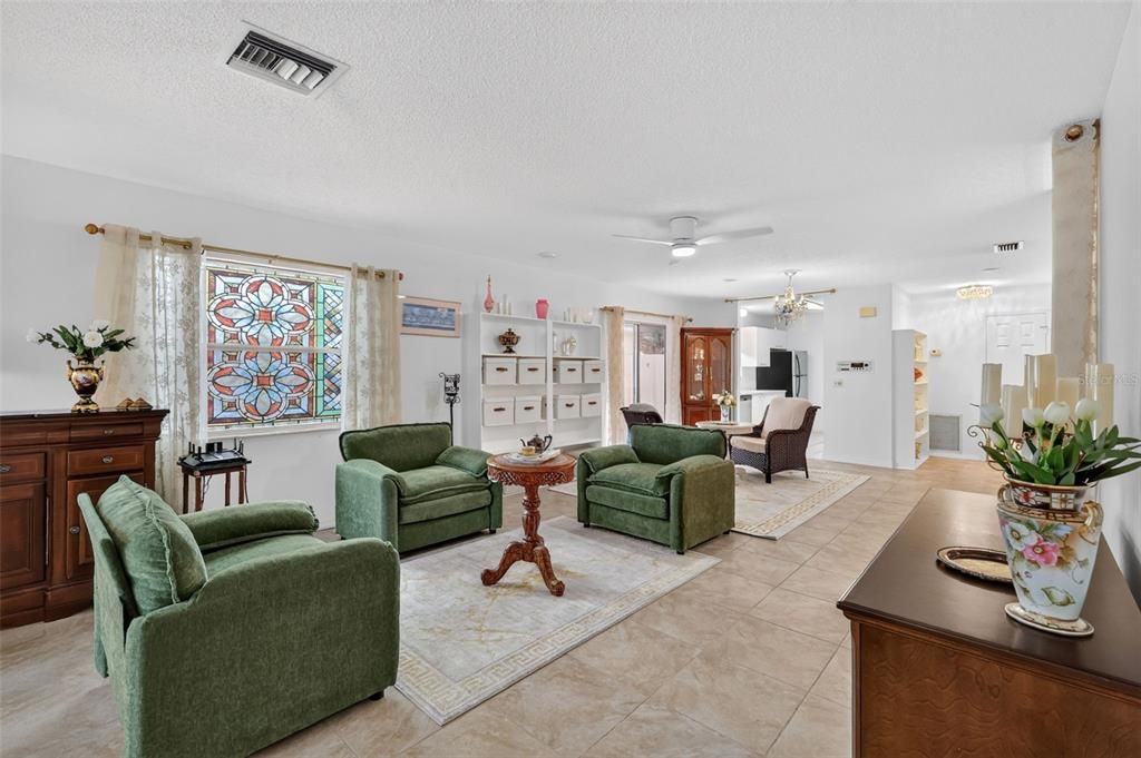 Active With Contract: $259,900 (2 beds, 2 baths, 1156 Square Feet)