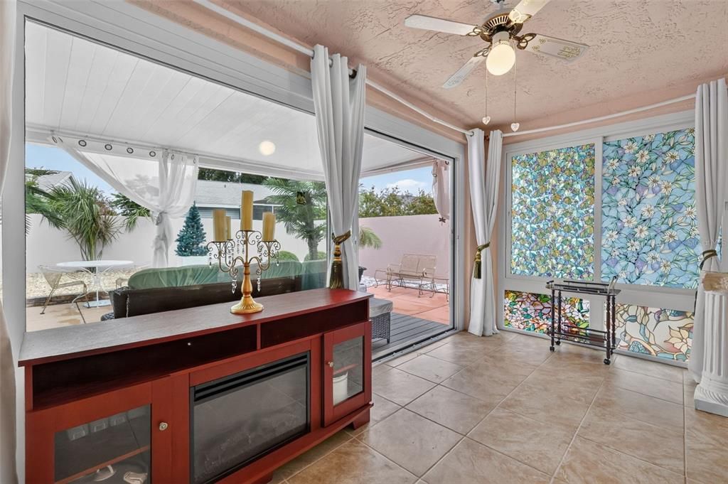 Active With Contract: $259,900 (2 beds, 2 baths, 1156 Square Feet)