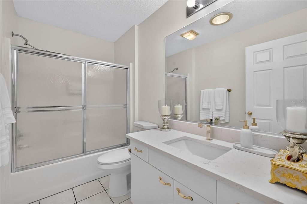 Active With Contract: $259,900 (2 beds, 2 baths, 1156 Square Feet)
