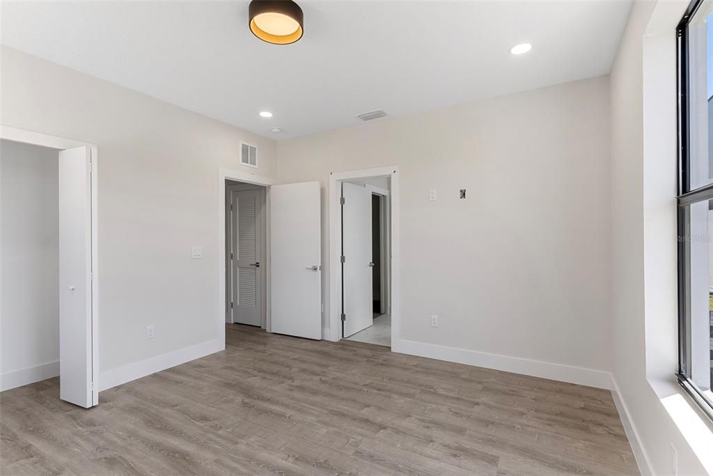 For Sale: $710,000 (3 beds, 3 baths, 2650 Square Feet)