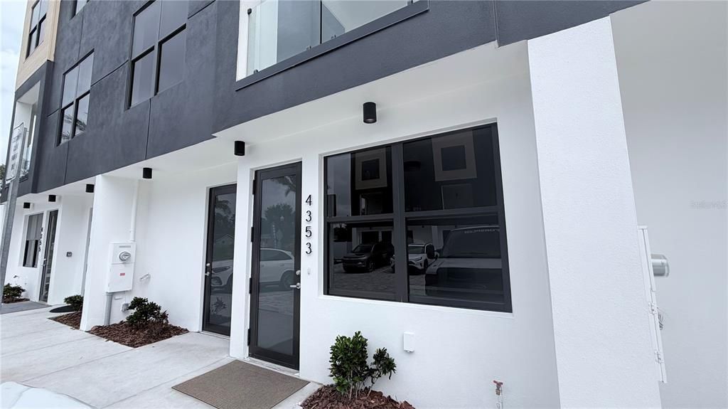 For Sale: $710,000 (3 beds, 3 baths, 2650 Square Feet)